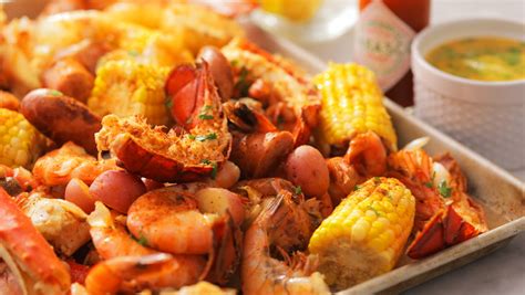 Seafood Boil Recipe (With Buttery Herb Dipping Sauce) .